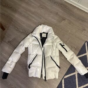SAXX Women's White Puffer Jacket